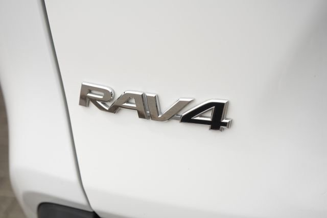 Used 2023 Toyota RAV4 LE AWD/4WD image 14
