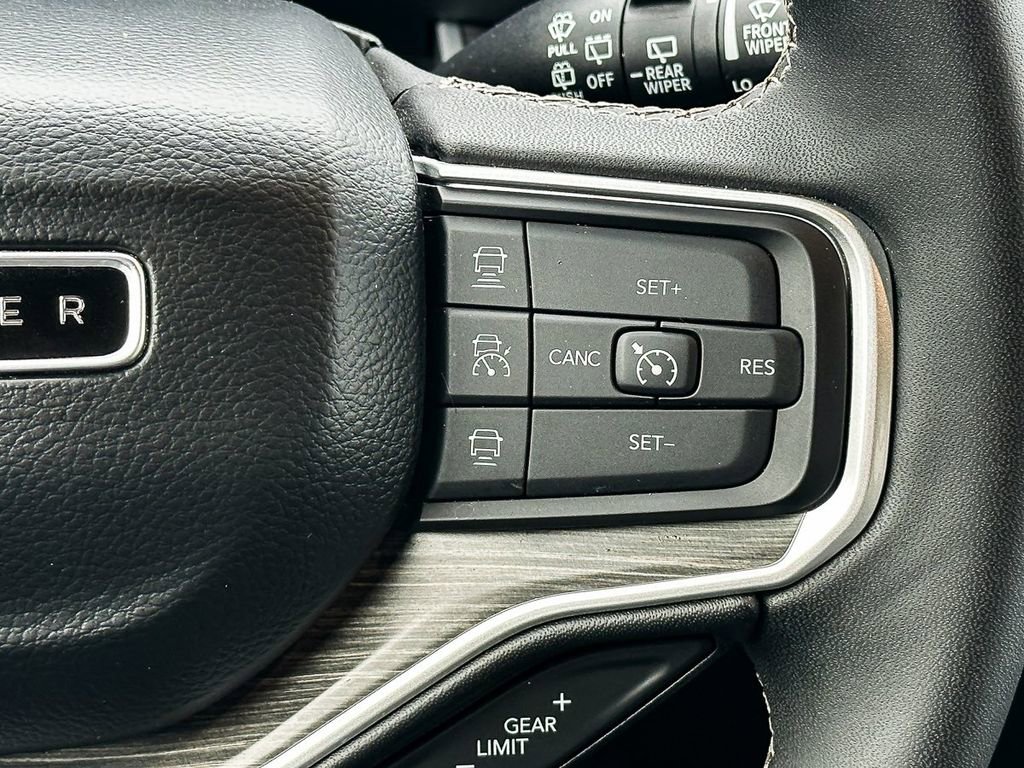 Used 2024 Jeep Wagoneer L Series III w/ Flexible Seating Group image 17