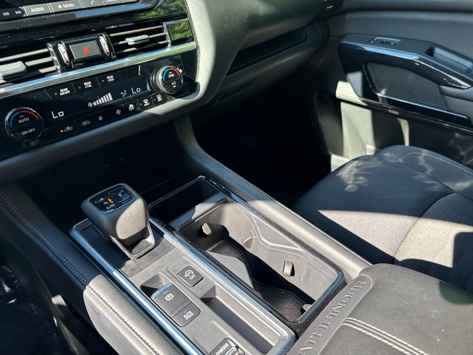 Used 2025 Nissan Pathfinder SV FWD image 40