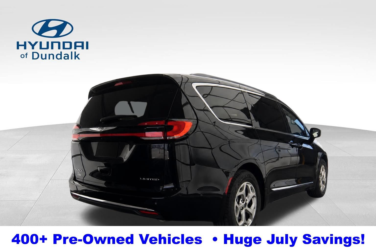 Used 2022 Chrysler Pacifica Limited FWD image 2