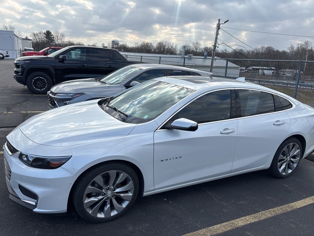 Used 2018 Chevrolet Malibu Premier w/ Premier Sun and Wheel Package image 2