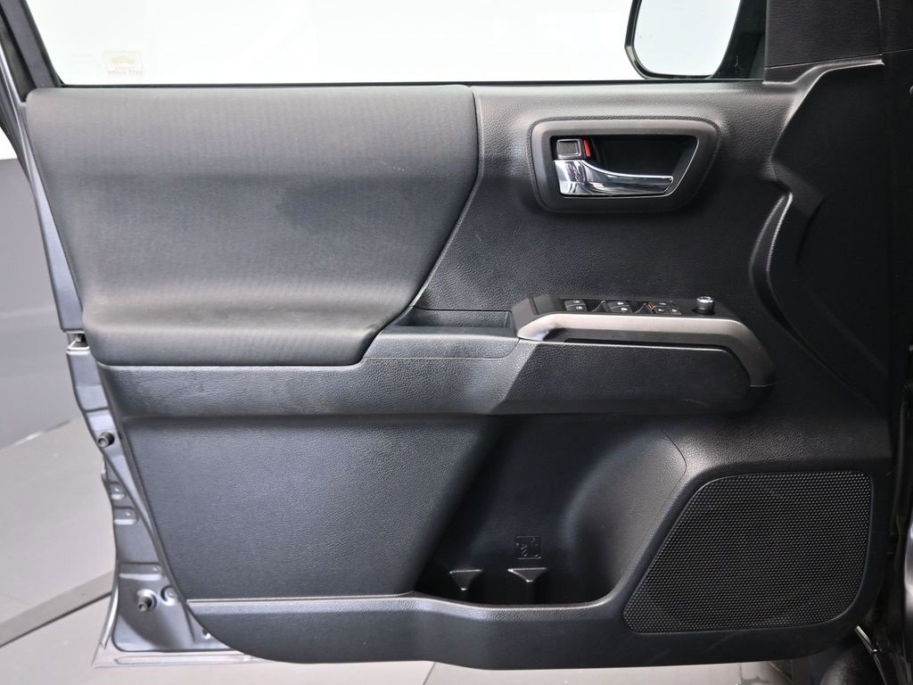 Used 2017 Toyota Tacoma TRD Off-Road image 9