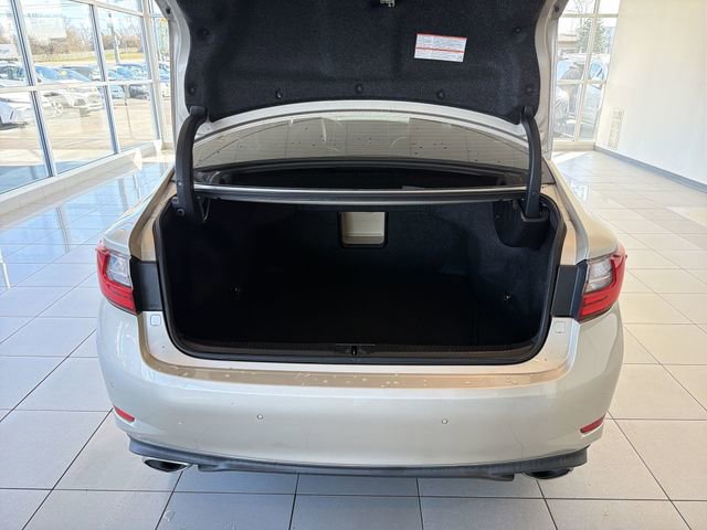 Used 2016 Lexus ES 350 w/ Luxury Package w/Wood Trim image 15