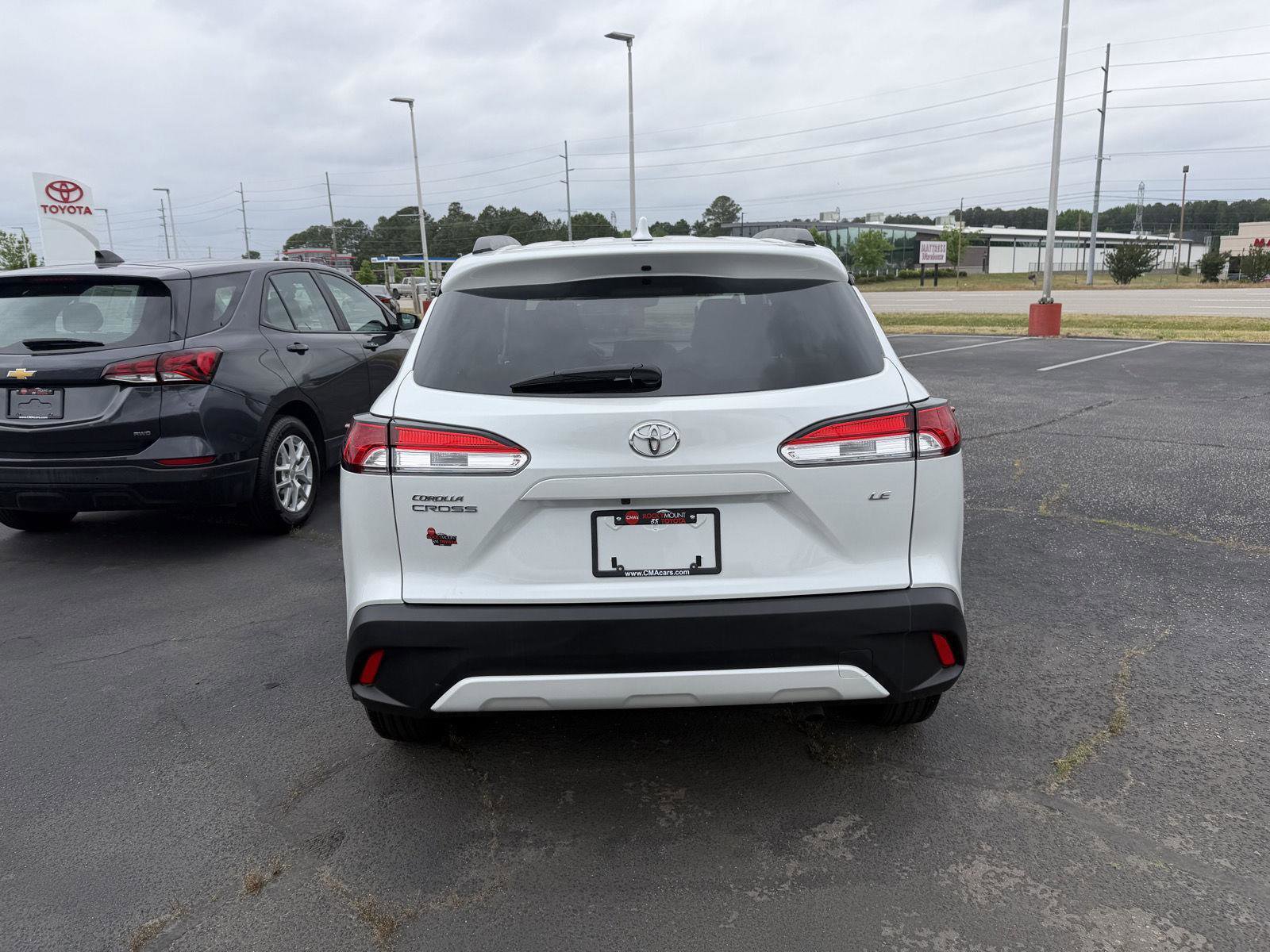 Used 2024 Toyota Corolla Cross LE FWD image 6
