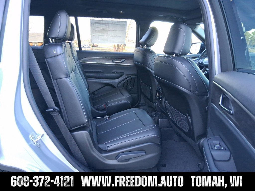 Used 2025 Jeep Grand Cherokee L Limited w/ Trailer Tow Package AWD/4WD image 21