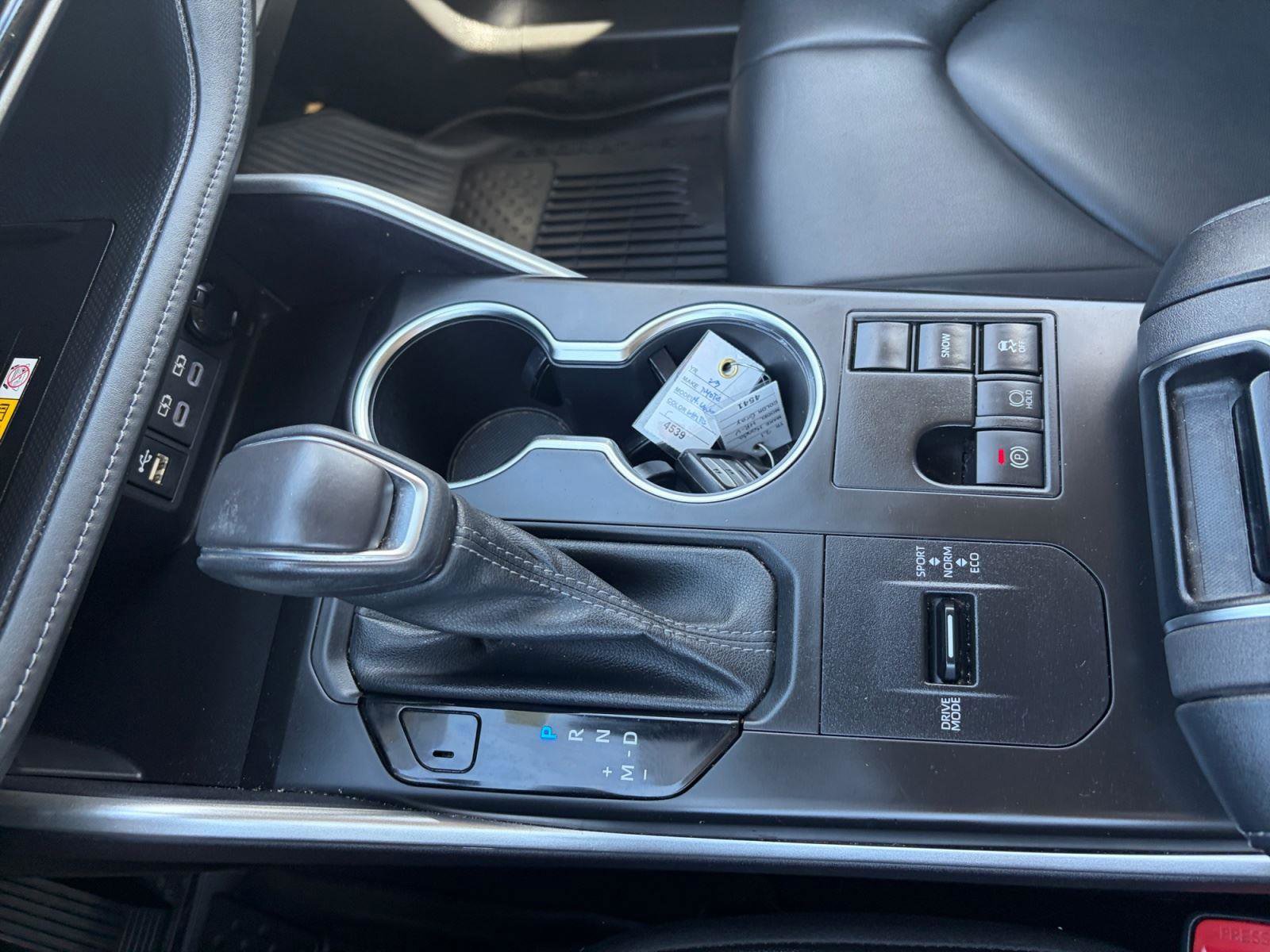 Used 2023 Toyota Highlander XLE image 14