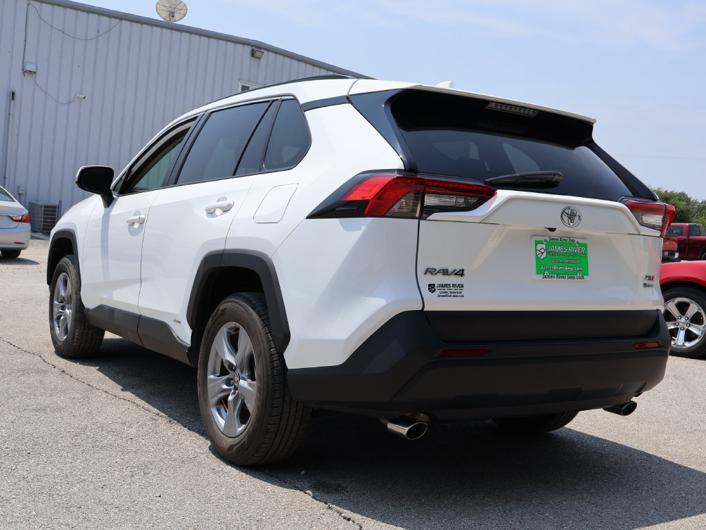 Used 2025 Toyota RAV4 XLE AWD/4WD image 3