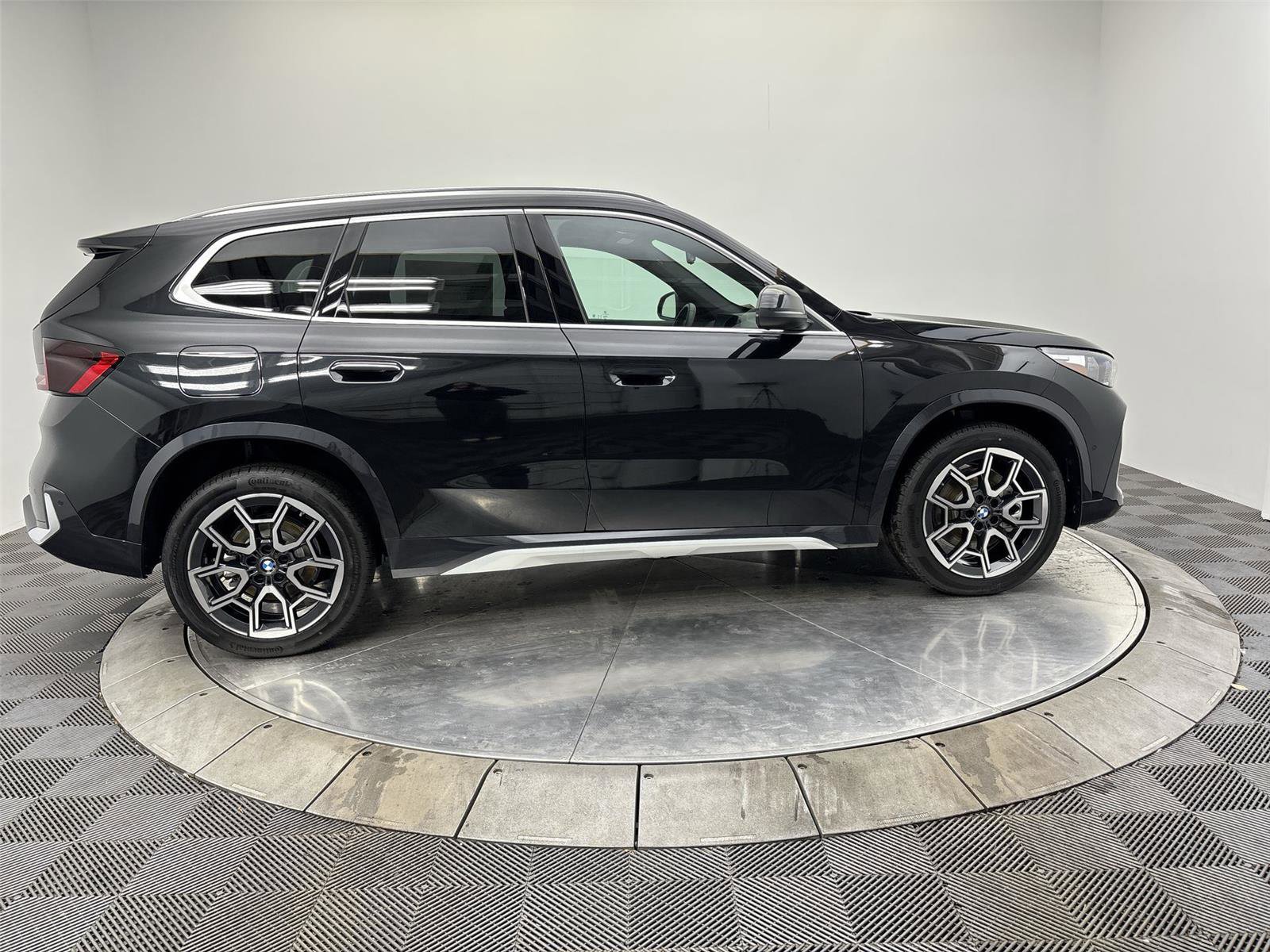New 2026 BMW X1 xDrive28i w/ Convenience Package AWD/4WD image 17