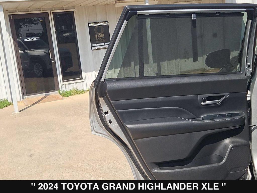 Used 2024 Toyota Grand Highlander AWD image 18