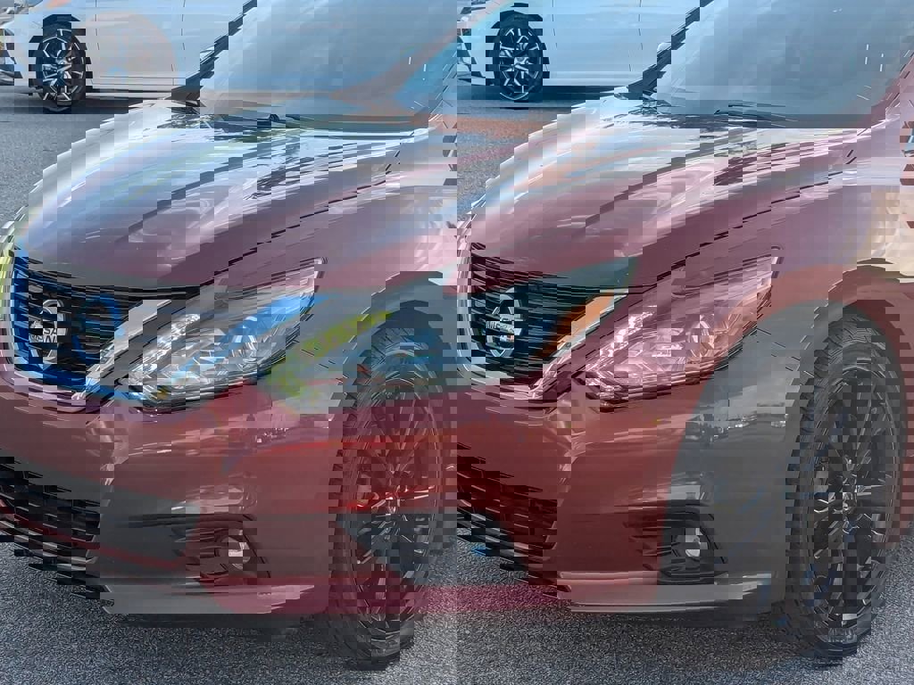 Used 2017 Nissan Altima 2.5 SR w/ Midnight Edition Package image 6