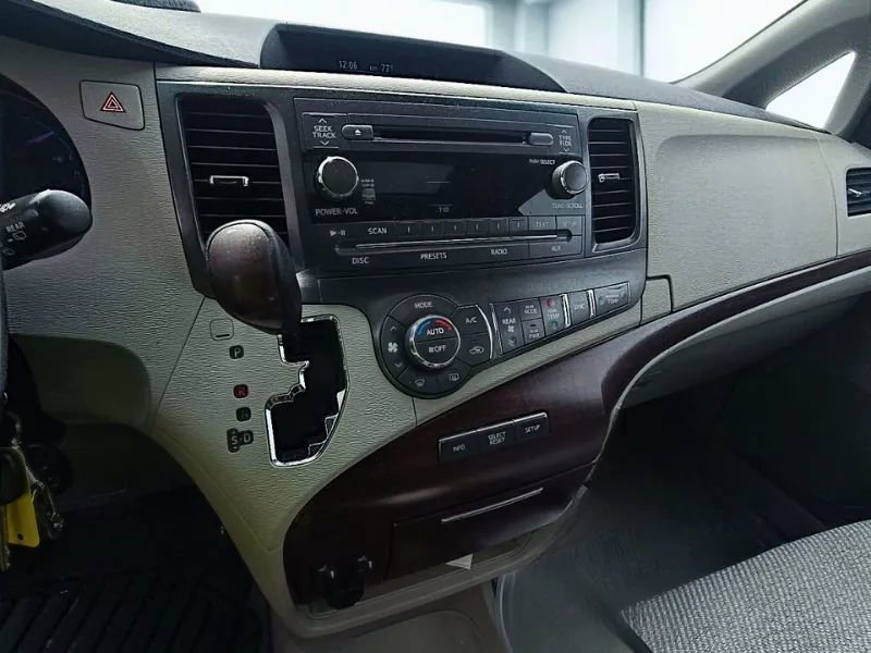 Used 2011 Toyota Sienna XLE AWD/4WD image 7