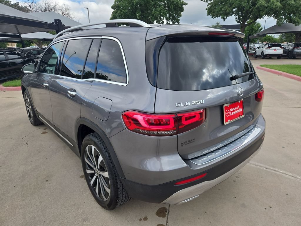 Used 2023 Mercedes-Benz GLB 250 4MATIC w/ Premium Package image 4