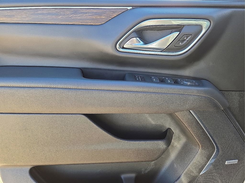 Used 2023 Chevrolet Suburban Premier image 23