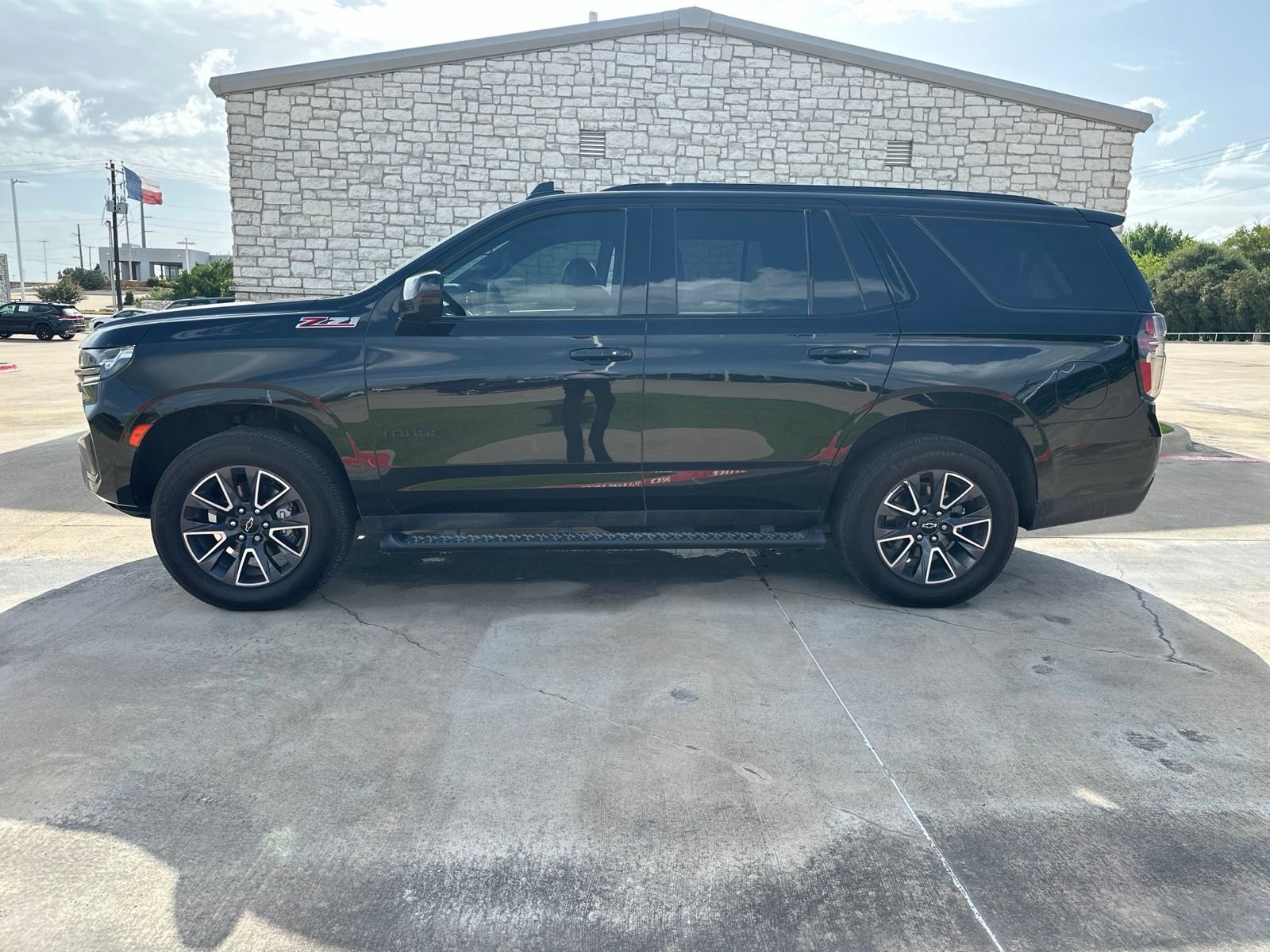 Used 2021 Chevrolet Tahoe Z71 w/ Rear Media and Nav Package AWD/4WD image 3