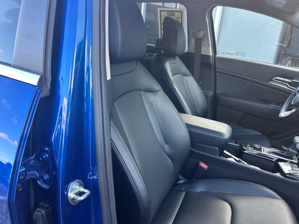 Used 2025 Kia Sportage EX FWD image 21
