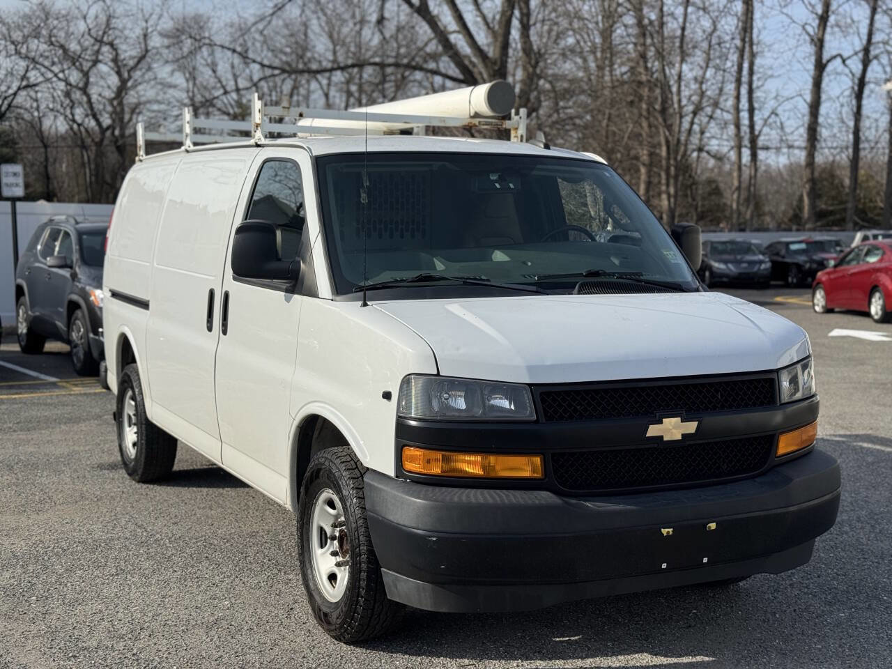 Used 2019 Chevrolet Express 3500 w/ Driver Convenience Package RWD image 4