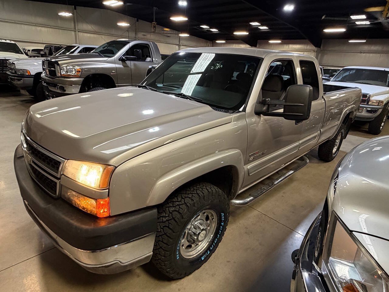 Used 2006 Chevrolet Silverado 2500 LT w/ Skid Plate Package AWD/4WD image 6
