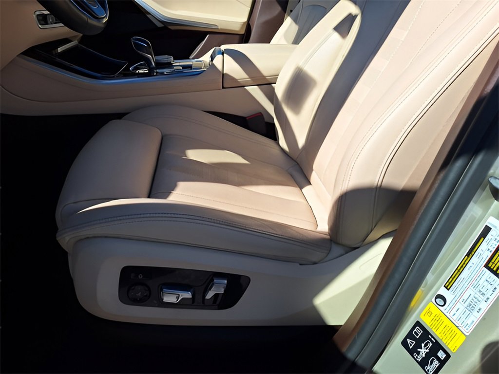 Used 2019 BMW X5 xDrive40i w/ Executive Package image 28