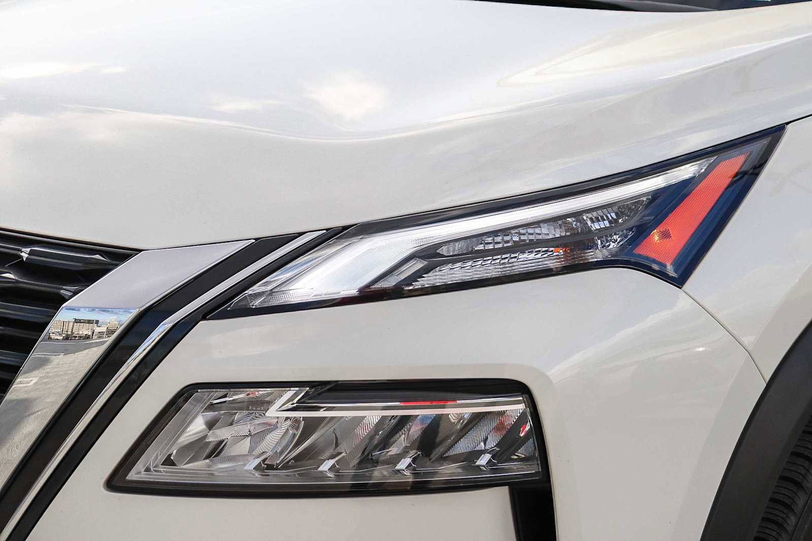 Used 2023 Nissan Rogue SV image 7