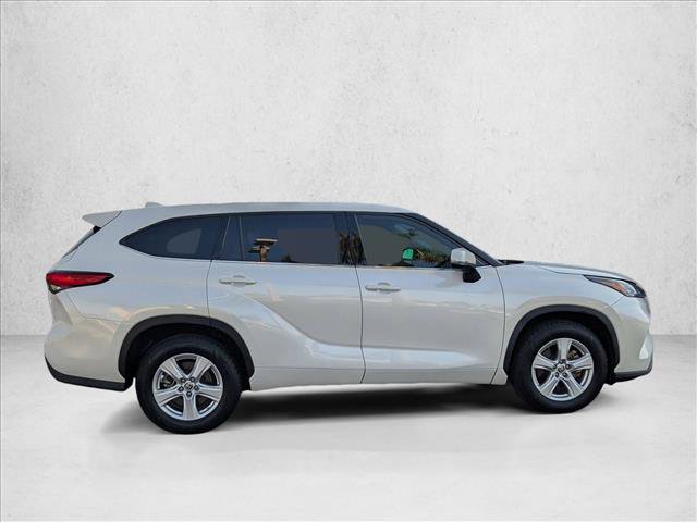 Used 2020 Toyota Highlander L image 4