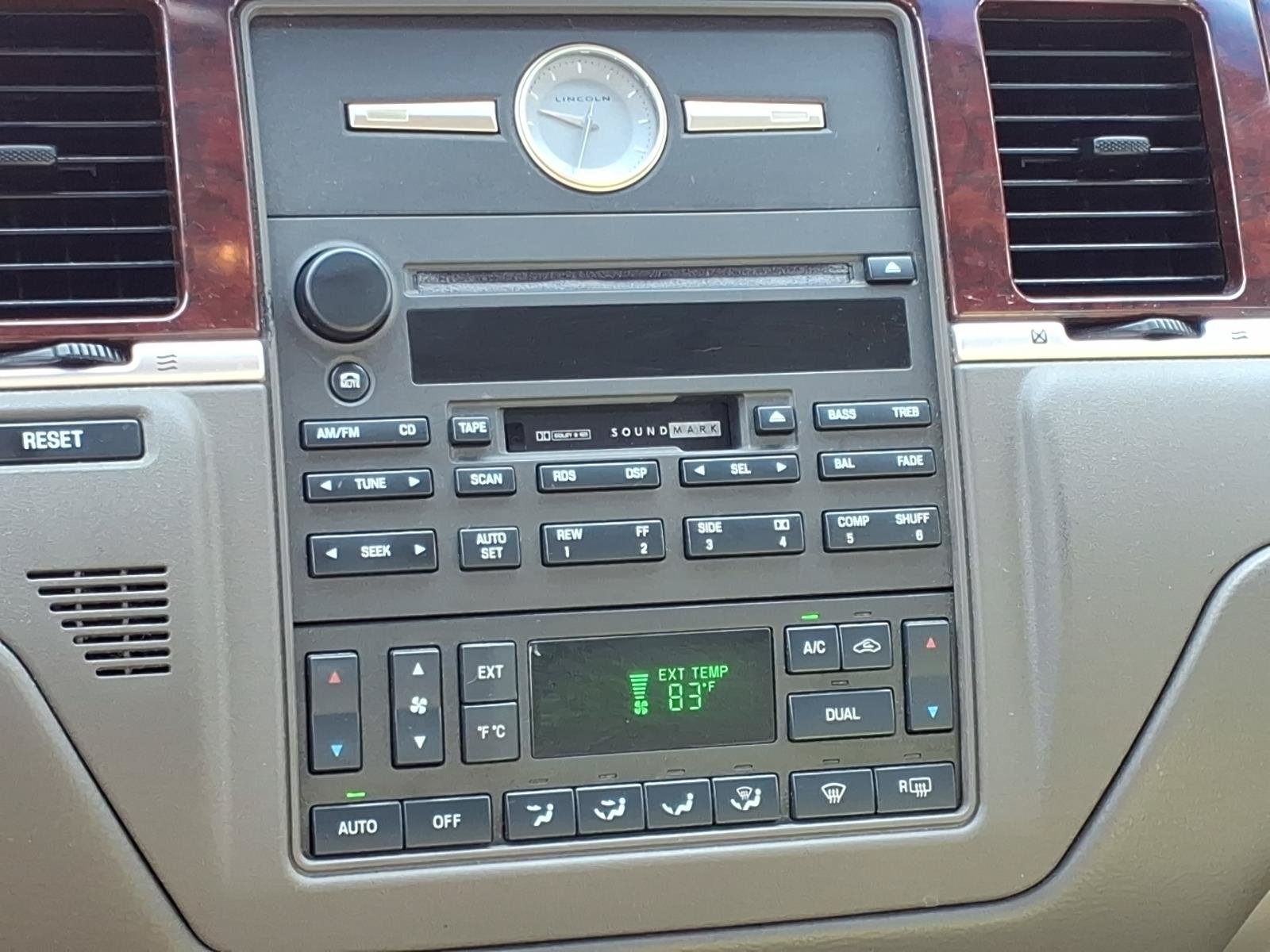 Used 2004 Lincoln Town Car Ultimate RWD image 6