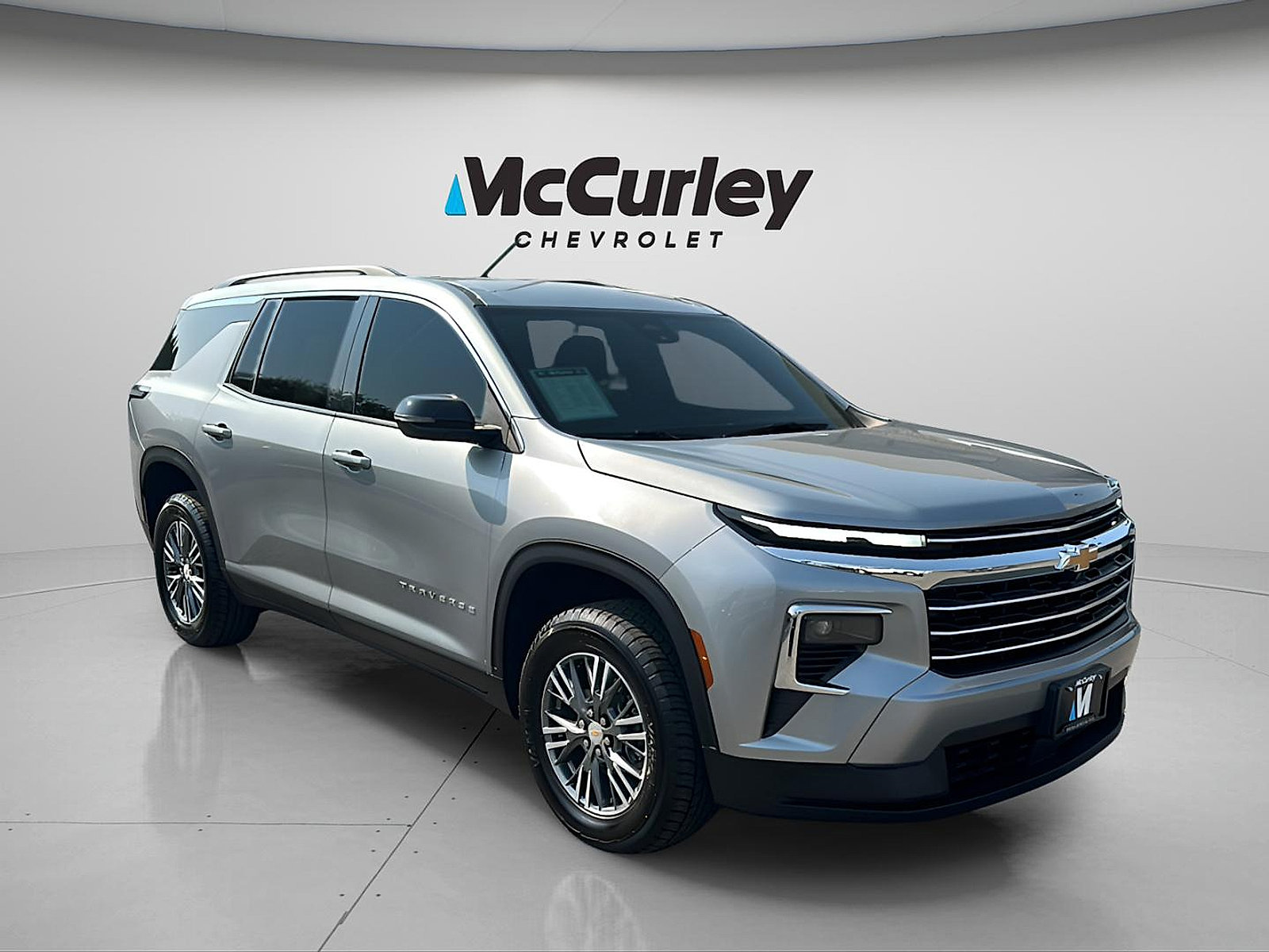 Used 2025 Chevrolet Traverse LT