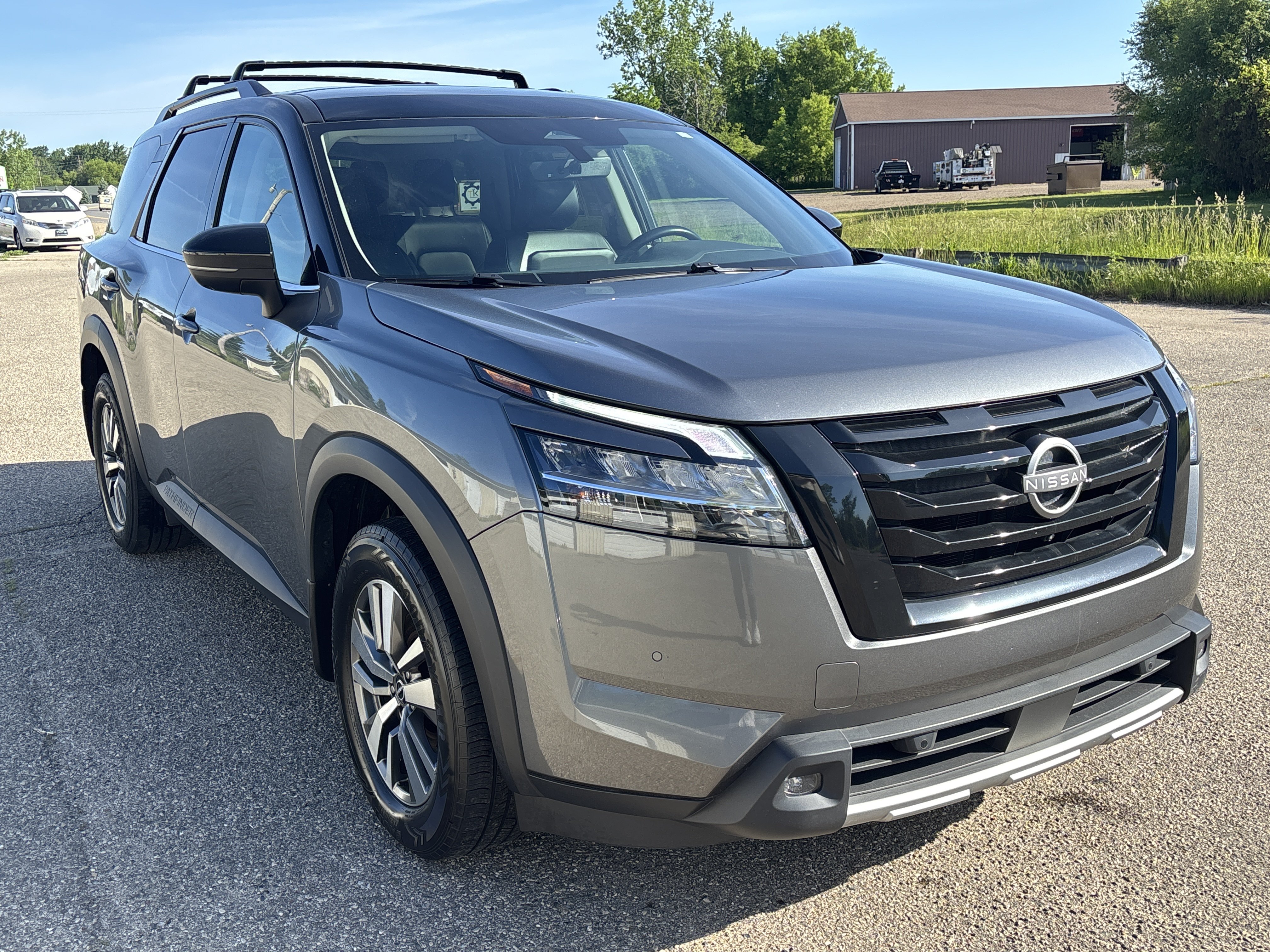 Used 2023 Nissan Pathfinder SL w/ Black Appearance Package