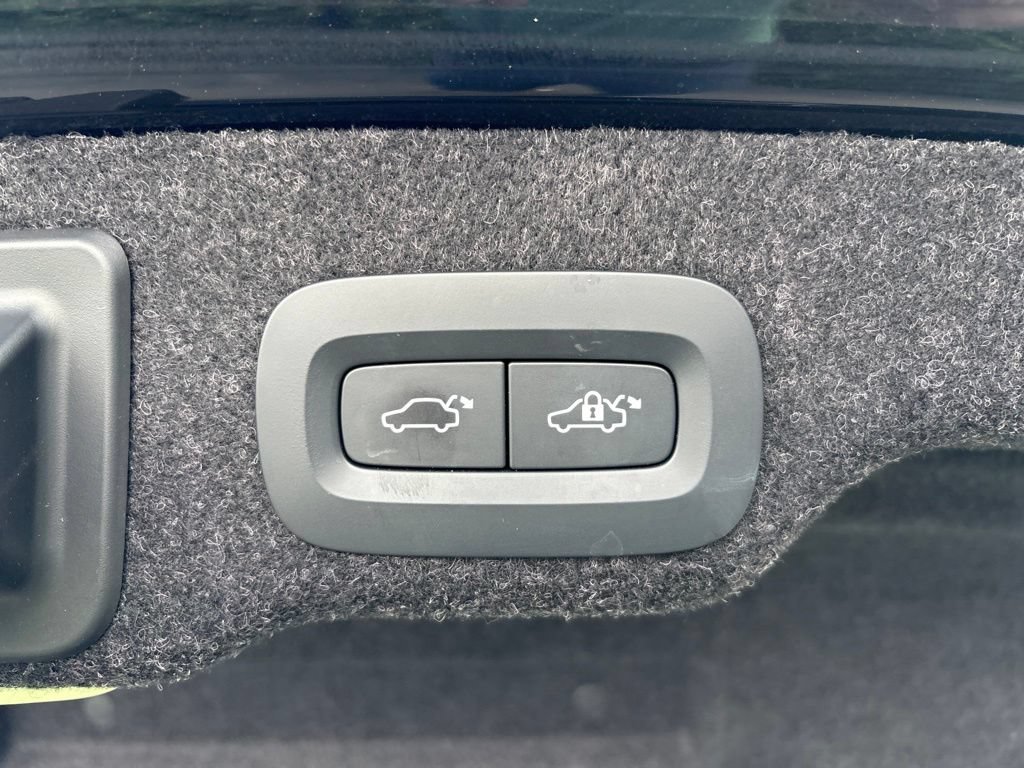 Certified 2023 Volvo S90 B6 Plus AWD/4WD image 37
