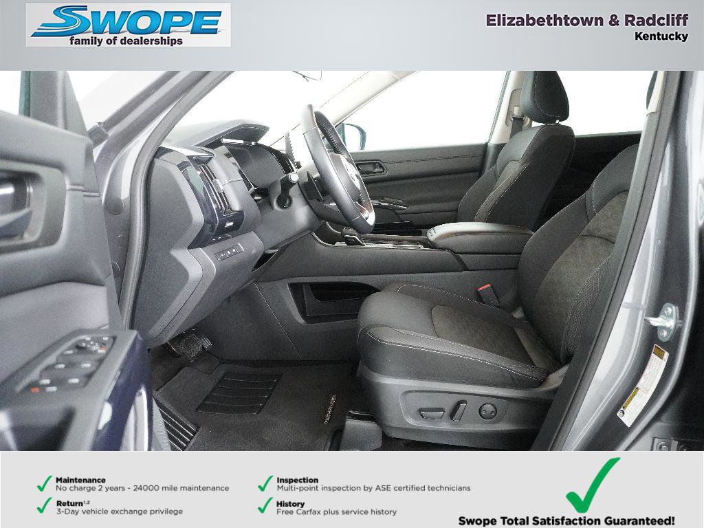 Used 2025 Nissan Pathfinder SV image 13