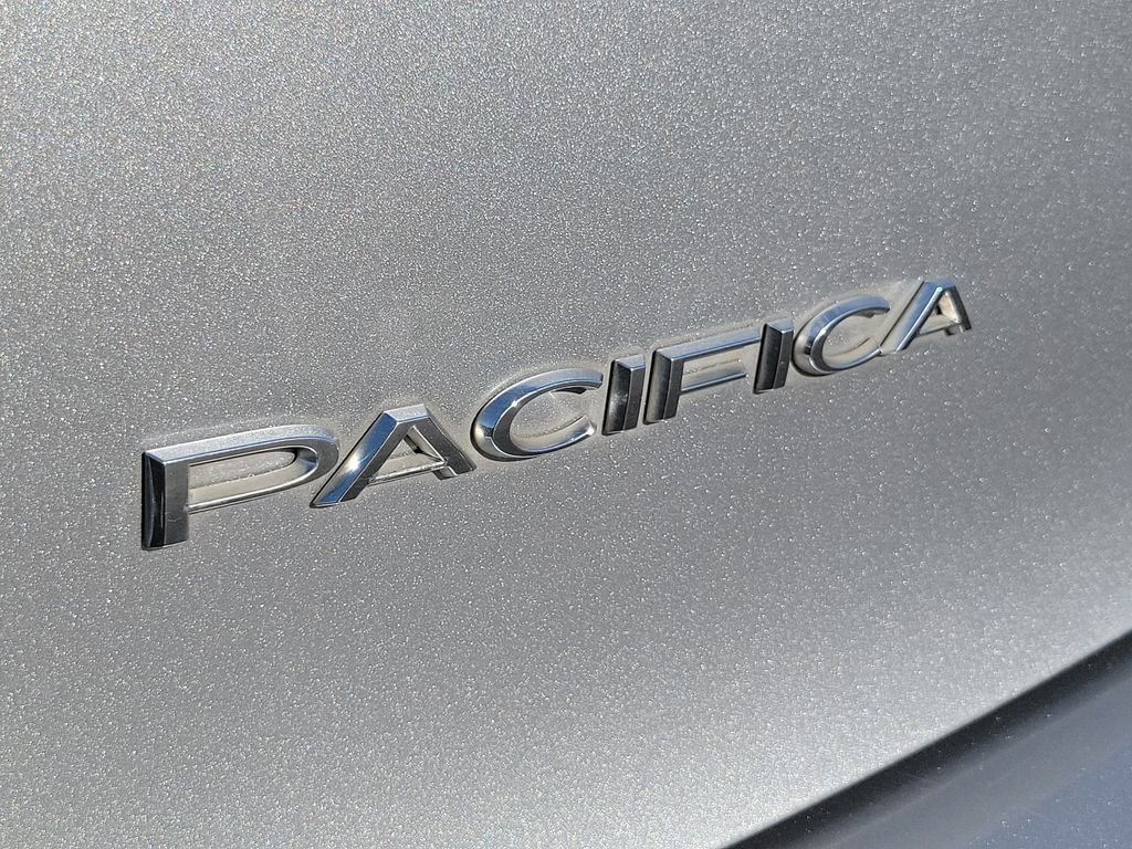 Used 2021 Chrysler Pacifica Touring-L FWD image 31