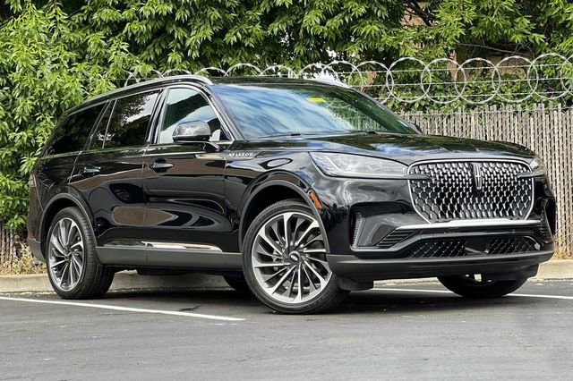 Used 2025 Lincoln Aviator Reserve w/ Equipment Group 201A image 2