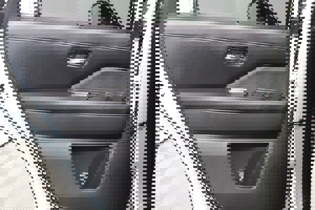 Used 2023 Nissan Pathfinder SL image 32