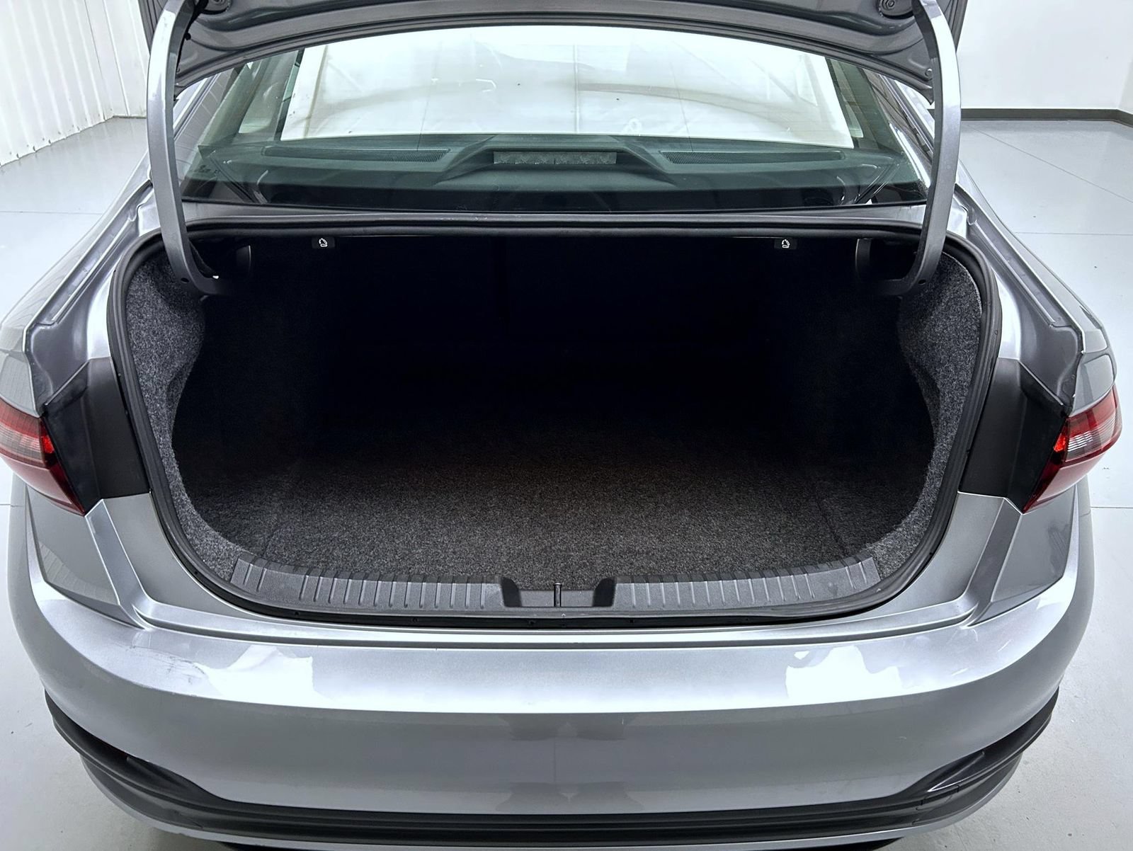 Used 2024 Volkswagen Jetta SE FWD image 21