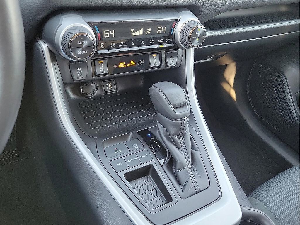 Used 2025 Toyota RAV4 XLE w/ Weather Package image 17