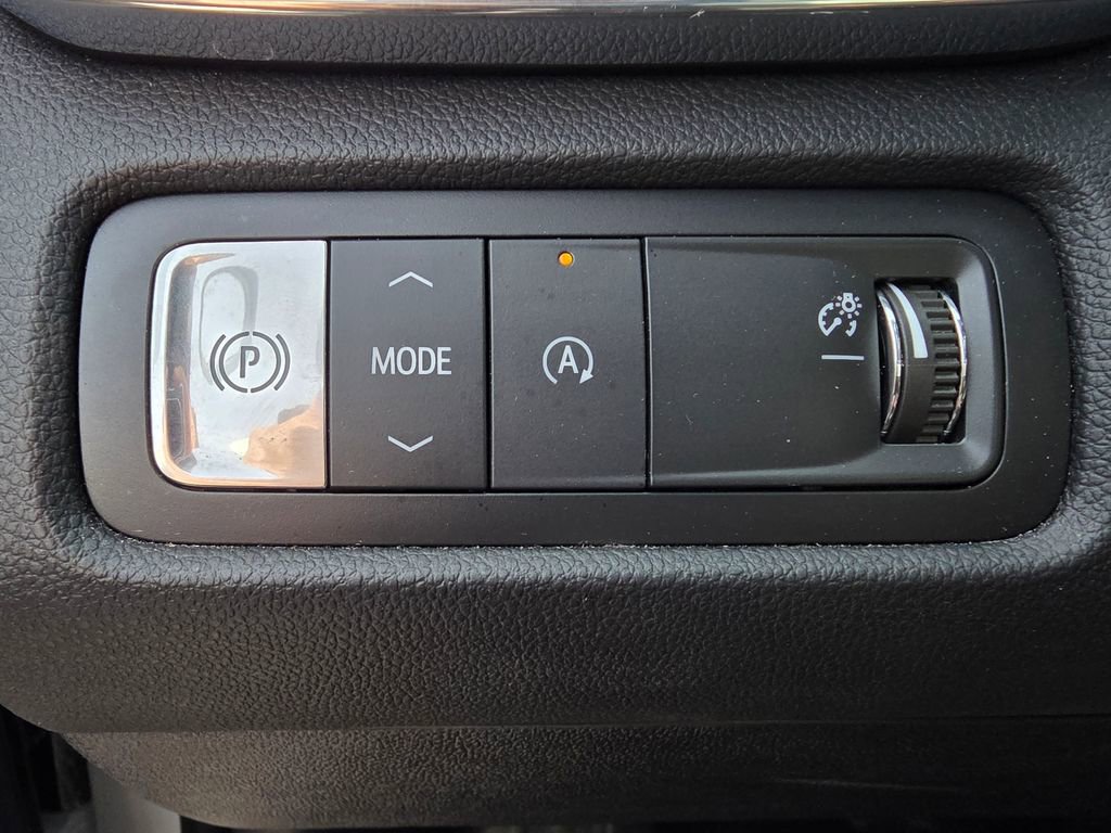 Used 2025 GMC Acadia Elevation image 13