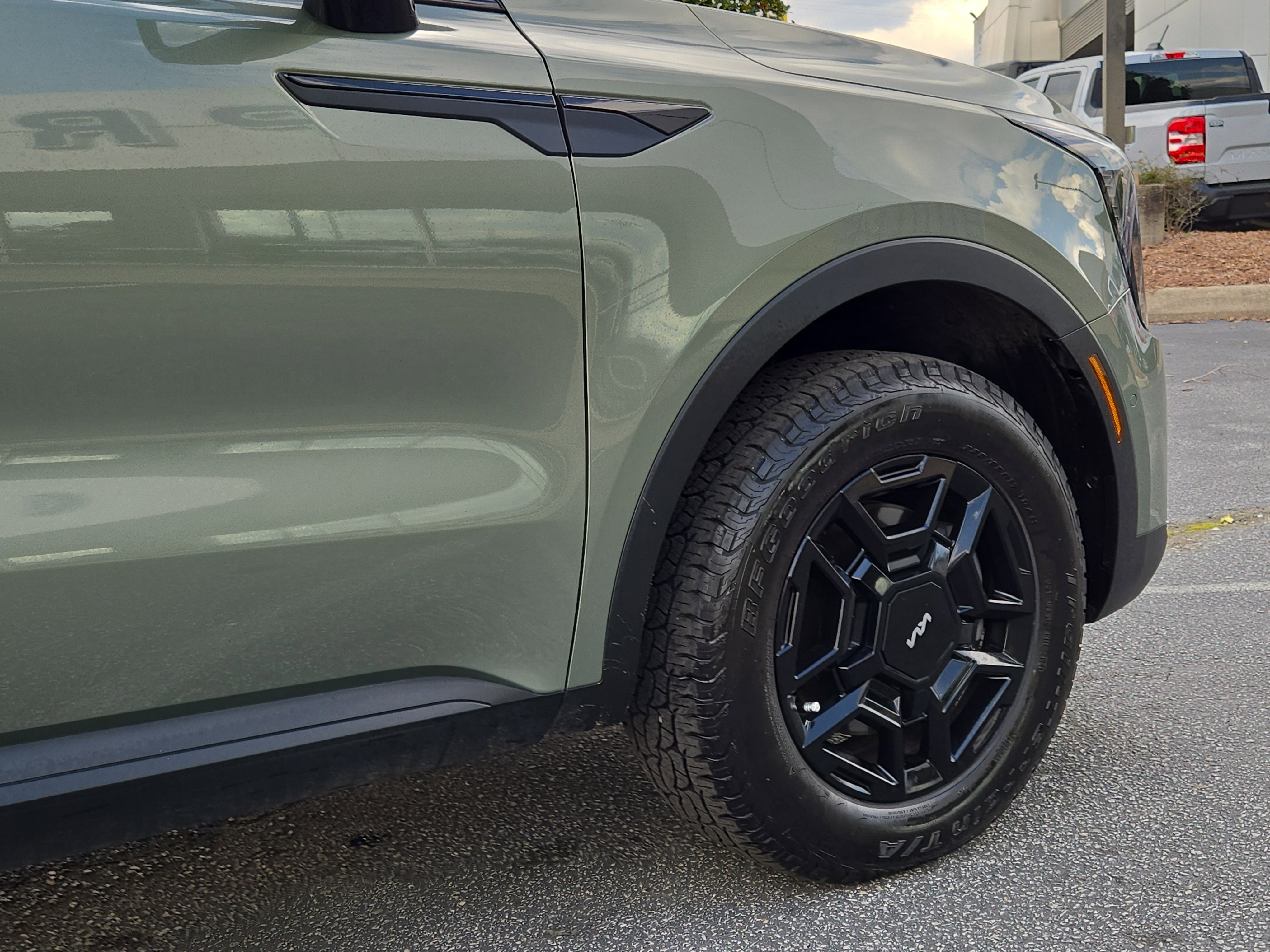 Used 2024 Kia Sorento SX Prestige w/ Olive Brown Leather Package image 12