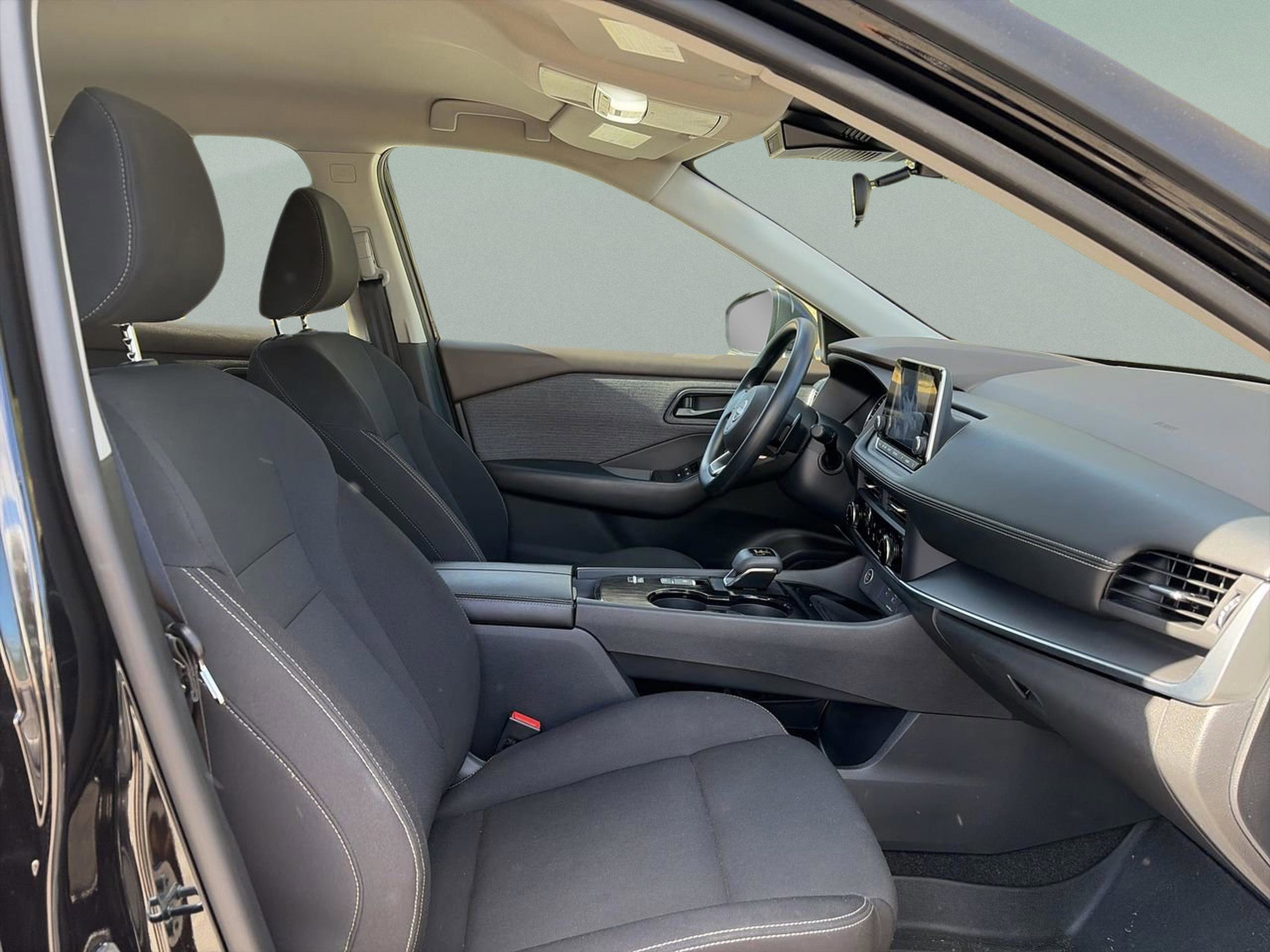 Used 2023 Nissan Rogue S image 17