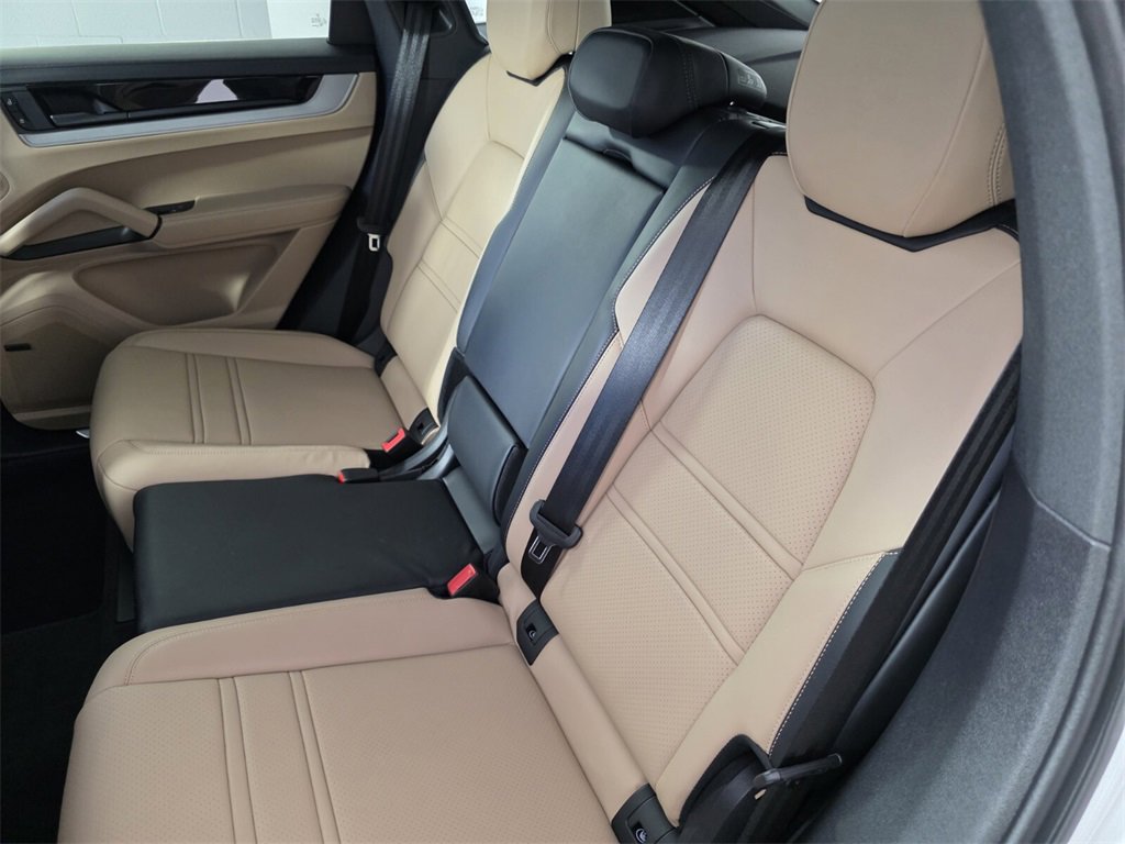 Used 2024 Porsche Cayenne S image 17
