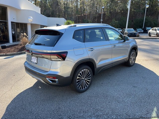 New 2026 Volkswagen Taos SE image 3