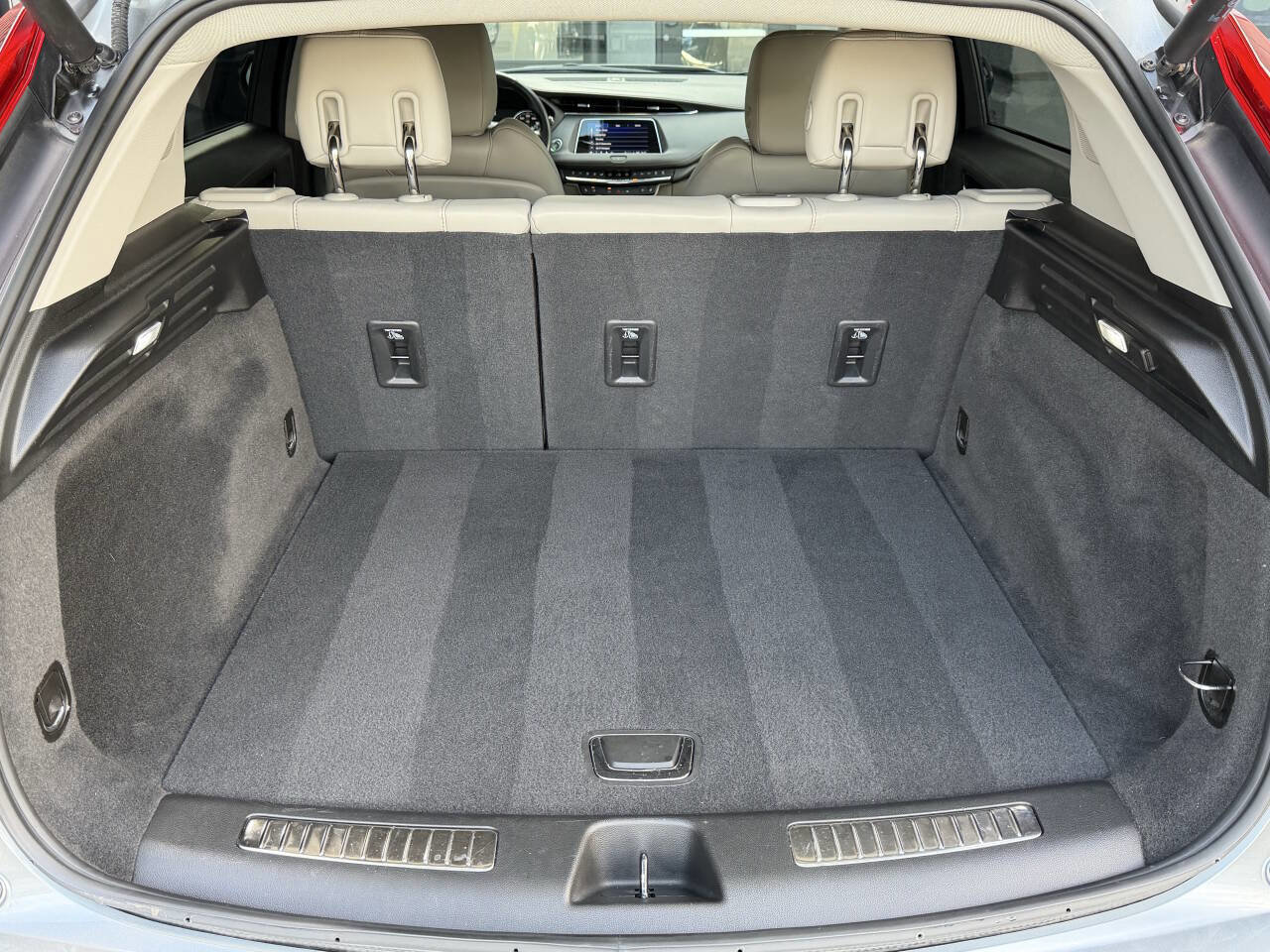 Used 2023 Cadillac XT4 Premium Luxury image 33