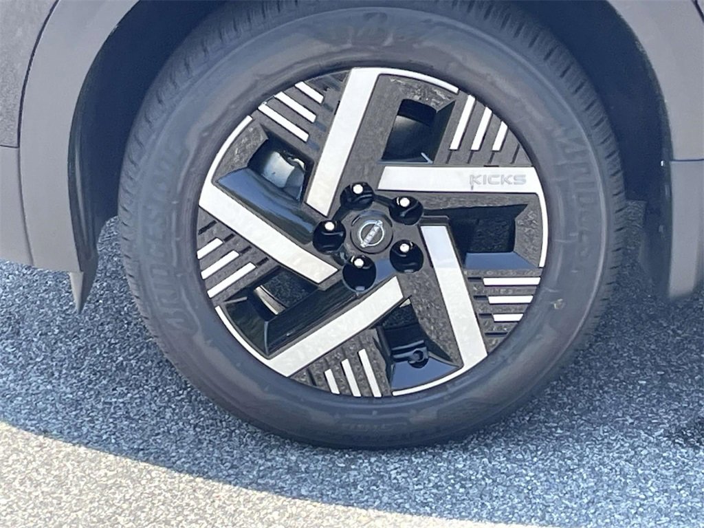 New 2025 Nissan Kicks SV w/ Illumination Package image 7