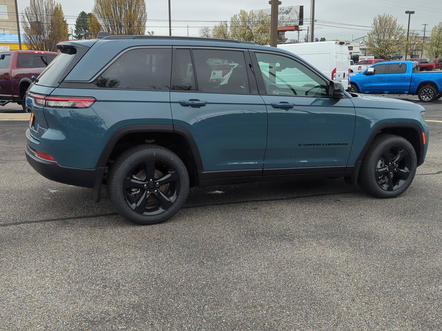 New 2026 Jeep Grand Cherokee Limited w/ Limited Altitude Package AWD/4WD image 7