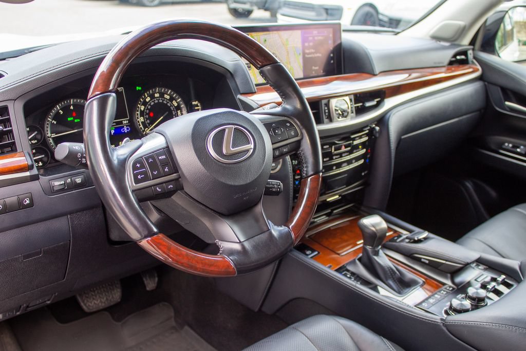 Used 2021 Lexus LX 570 4WD w/ Luxury Package image 11