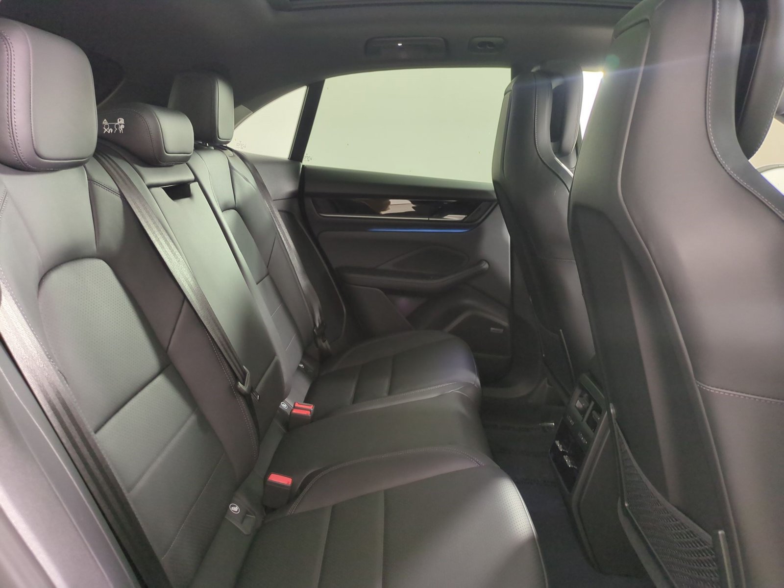 New 2026 Porsche Macan Electric RWD image 25