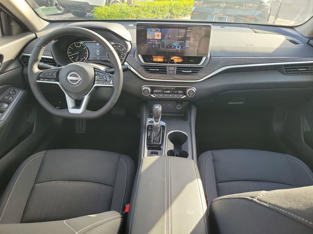 Used 2025 Nissan Altima 2.5 SV w/ SV Premium Package FWD image 8