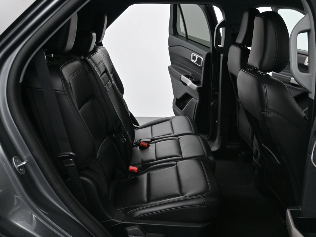 Used 2024 Ford Explorer XLT w/ Equipment Group 202A image 12
