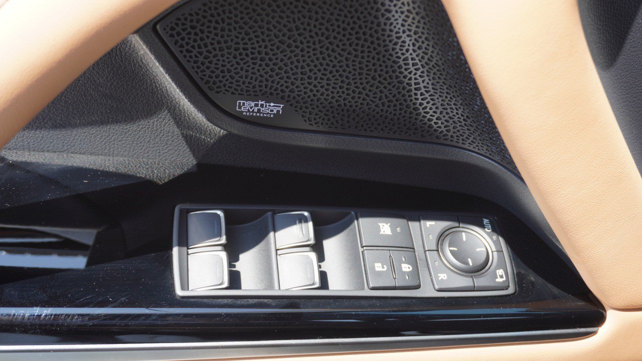 Certified 2024 Lexus LX 600 4WD w/ Luxury Package image 23