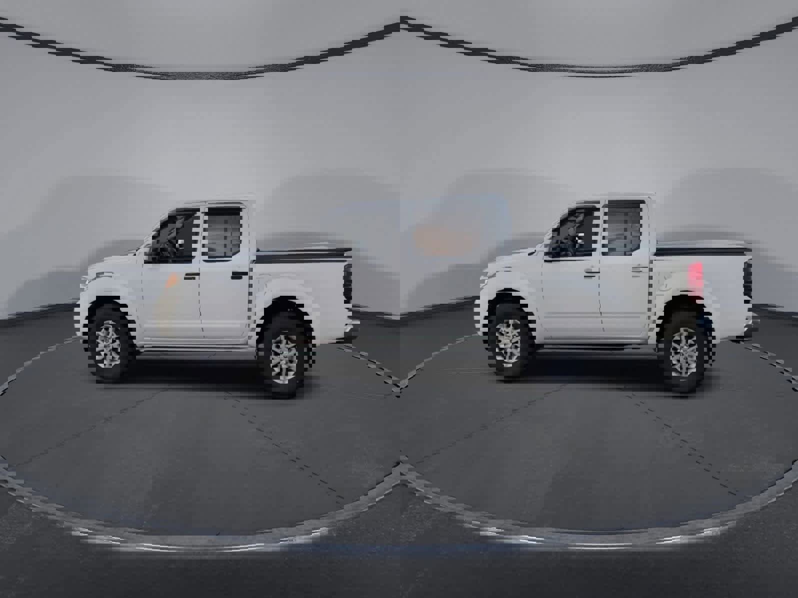 Used 2018 Nissan Frontier SV image 5