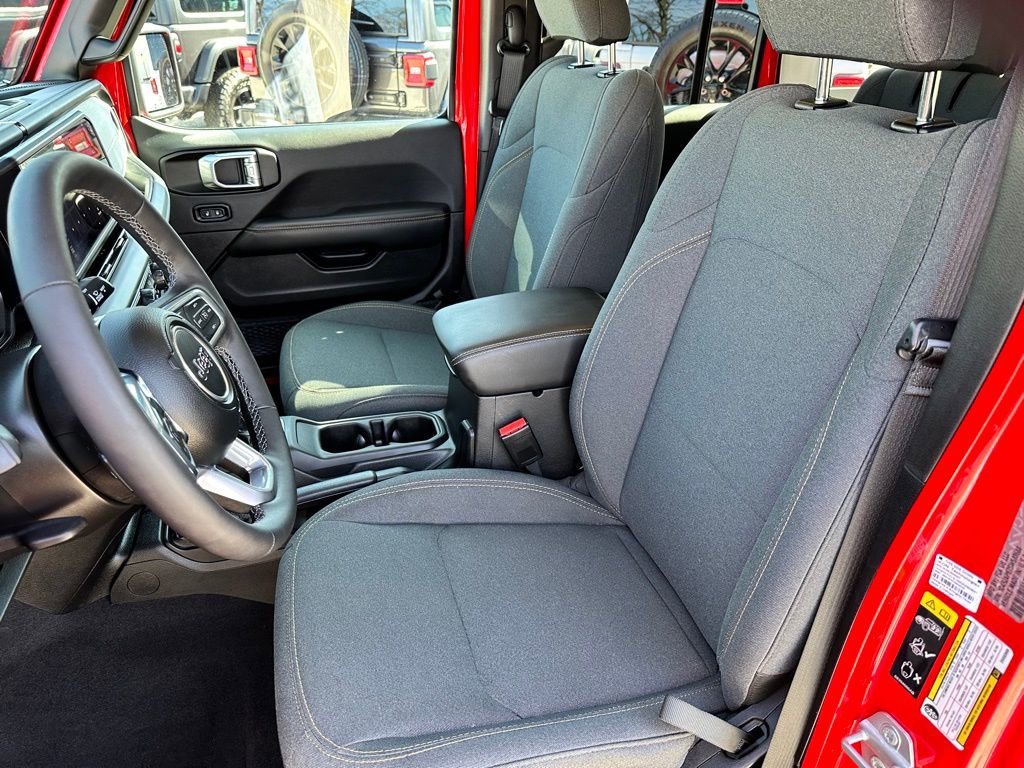 Used 2025 Jeep Wrangler Unlimited Sahara image 18