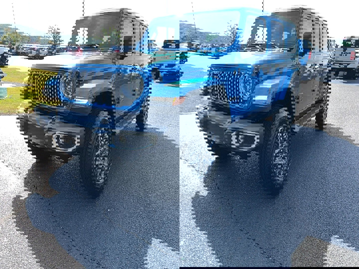 New 2026 Jeep Wrangler Unlimited Sahara w/ Technology Group